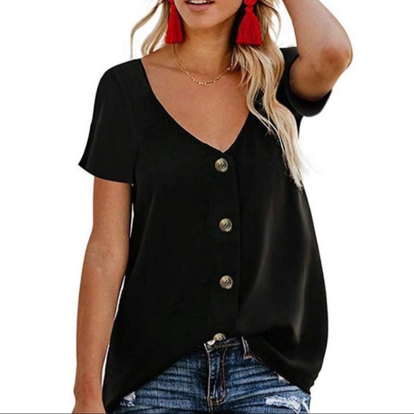 ✨NEW Black V-Neck Button Blouse - Picture 3 of 6